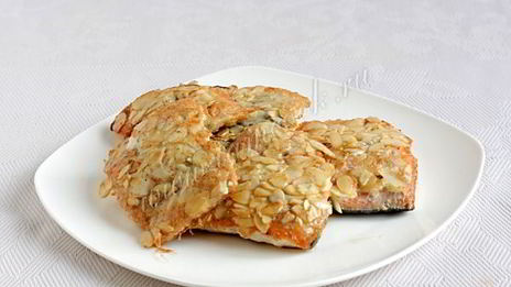 горбуша в миндальной корочке на пюре с васаби