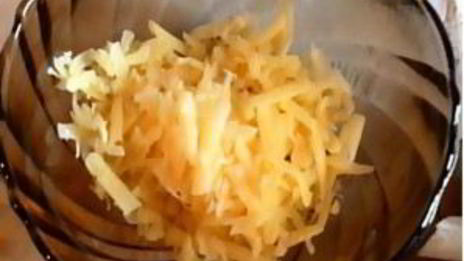 кальмары, тушенные с грибами, луком и сыром