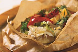 Камбала, запеченная в пергаменте