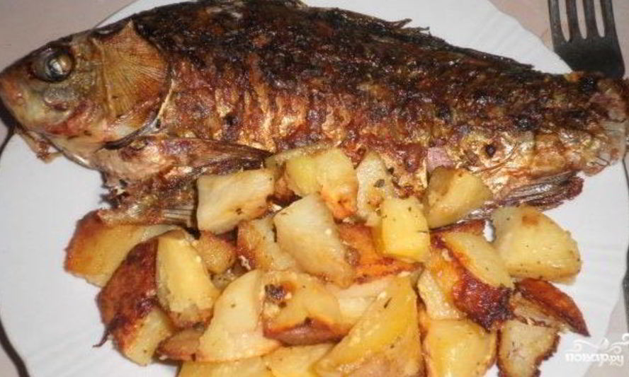 Рецепт карась в духовке с картошкой