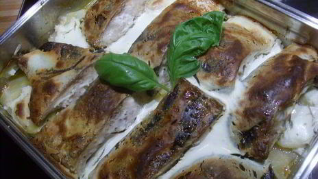 карп с овощами, запеченный под сметанным соусом