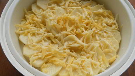 хек на овощной подушке с картофелем на пару в мультиварке