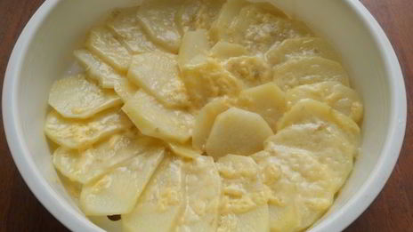 хек на овощной подушке с картофелем на пару в мультиварке