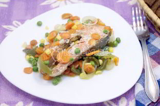 Кижуч запеченный с овощами