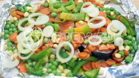 кижуч запеченный с овощами