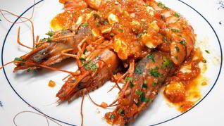 Креветки с помидорами и фетой