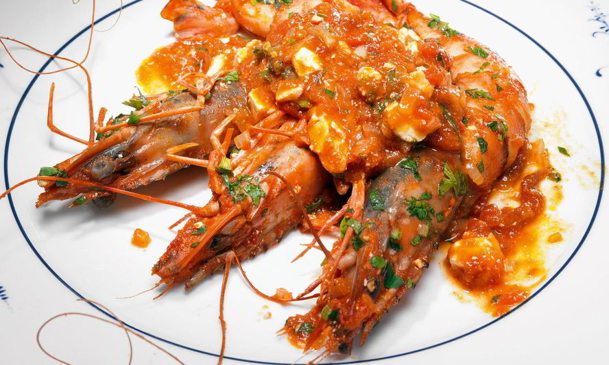 Рецепт креветки с помидорами и фетой