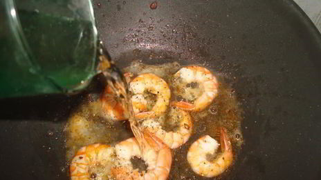 креветки в белом вине по-португальски