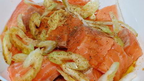 лосось по-тайски в пароварке