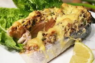 Лосось под орехово-сырной корочкой