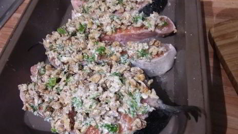 лосось под орехово-сырной корочкой