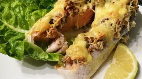 лосось под орехово-сырной корочкой