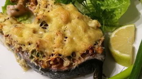 лосось под орехово-сырной корочкой