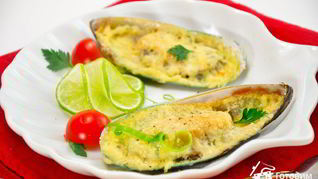 Мидии, запеченные с сырным соусом