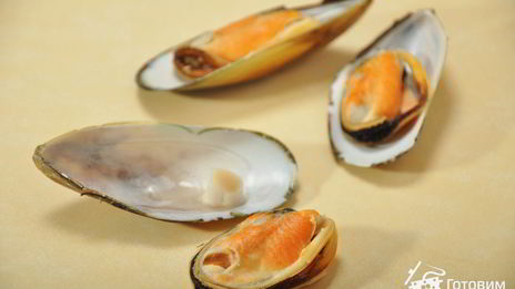 мидии, запеченные с сырным соусом