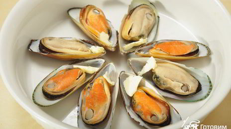 мидии, запеченные с сырным соусом