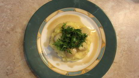 морские гребешки в белом вине