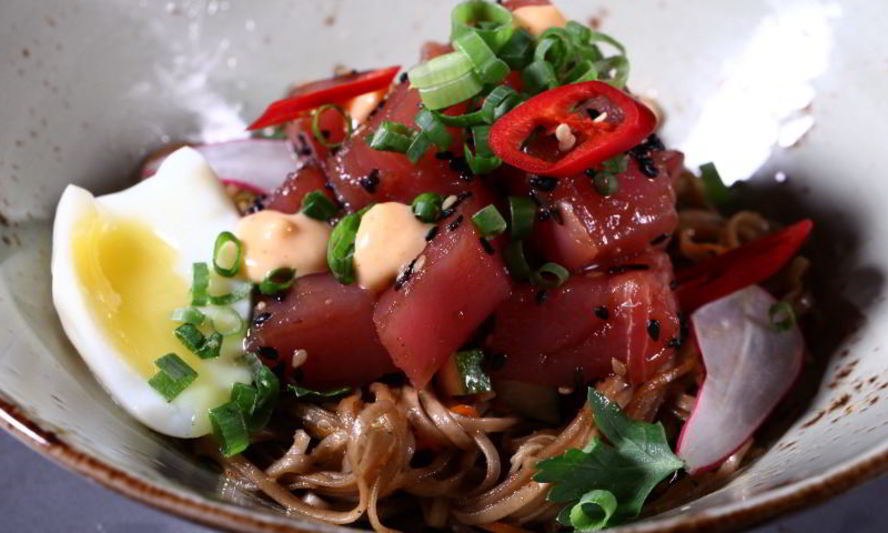 Рецепт острый тунец с горячей гречневой лапшой