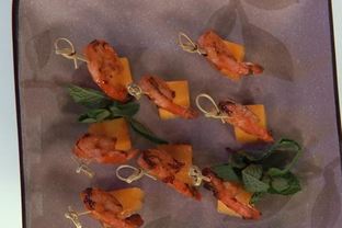 Острые креветки с манго