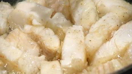 палтус с зеленым горошком в ананасовом соусе