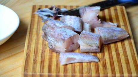 рыба в томате с луком и морковью тушеная