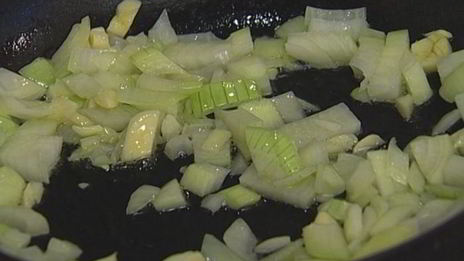 рыба, запеченная с кедровыми орешками и изюмом