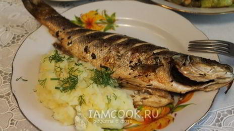 сибас, запеченный с каперсами