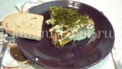 скумбрия с остринкой, запеченная с томатом, луком и лимоном