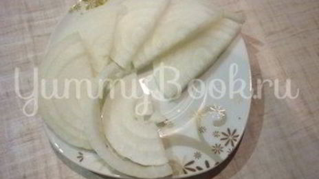 скумбрия с остринкой, запеченная с томатом, луком и лимоном