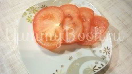 скумбрия с остринкой, запеченная с томатом, луком и лимоном