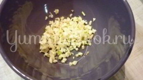 скумбрия с остринкой, запеченная с томатом, луком и лимоном