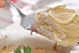 Судак с картофелем в сметанном соусе