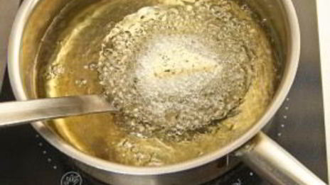 сулугуни, жаренный в сухарях