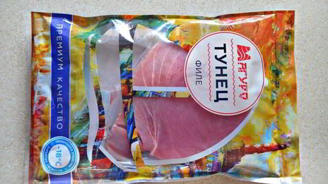 тунец с овощами и кунжутной заправкой