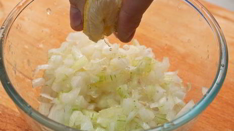 янтарная форель запеченная с луком