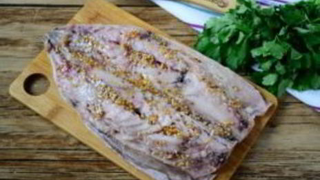 запеченная скумбрия с орехово-сырной начинкой