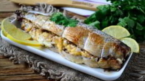 запеченная скумбрия с орехово-сырной начинкой