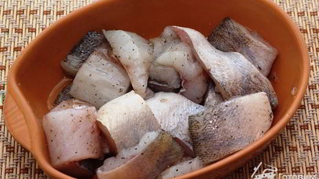 запеченный судак со сметаной