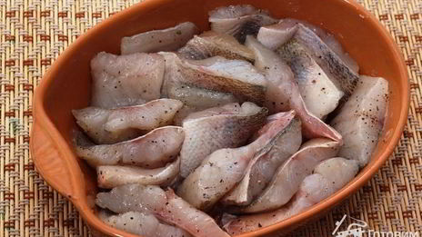 запеченный судак со сметаной