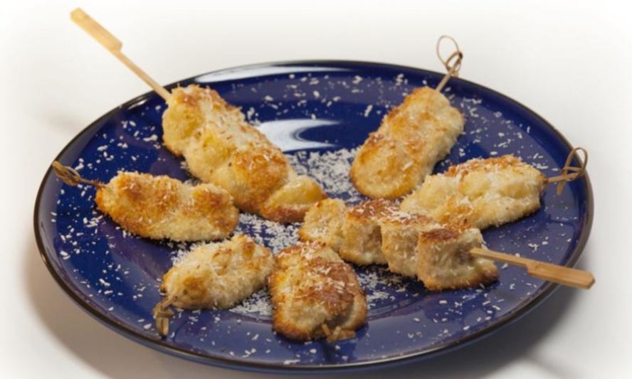 Рецепт фруктовые шашлычки в кокосовом бисквите