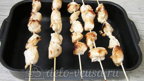куриные шашлычки на шпажках