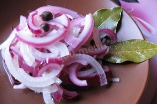 Маринованный лук с медом к шашлыку и мясу