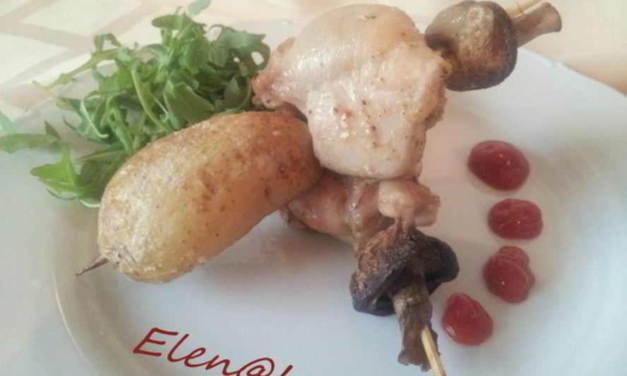 Рецепт шашлычки из курочки с молодой картошечкой и шампиньонами