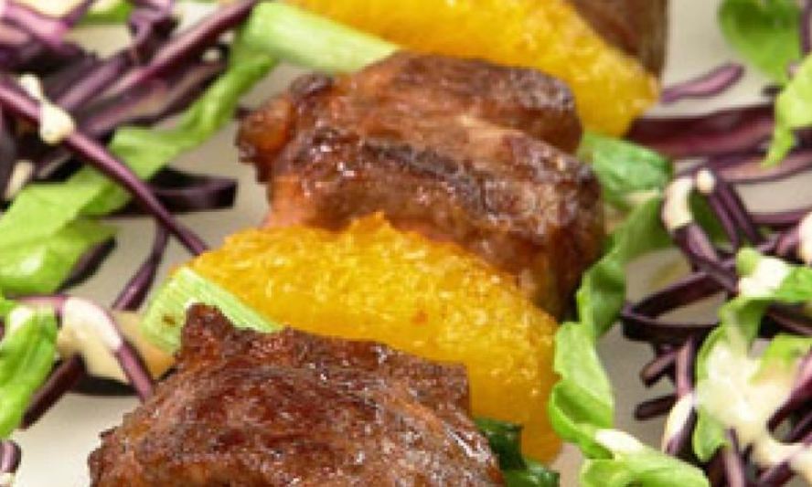 Рецепт шашлычок из баранины с апельсинами и овощным салатом