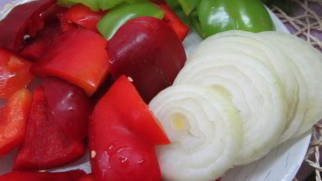 шашлык из курицы с овощами