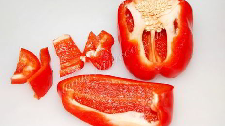 шашлык из семги на сковороде на шпажках