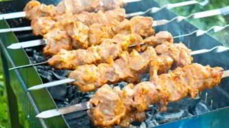 шашлык из свинины, маринованный в розовом соусе