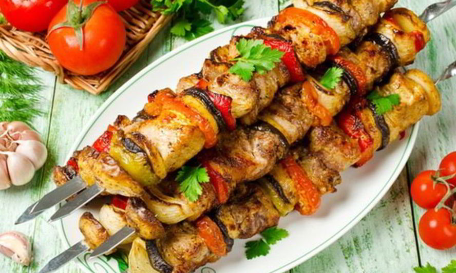 Рецепт шашлык из свинины с яблоком и баклажаном