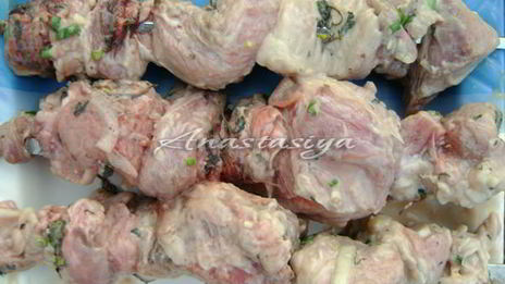 шашлык из свинины в кефире с зеленым луком