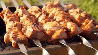 Шашлык из свинины в томатном соусе